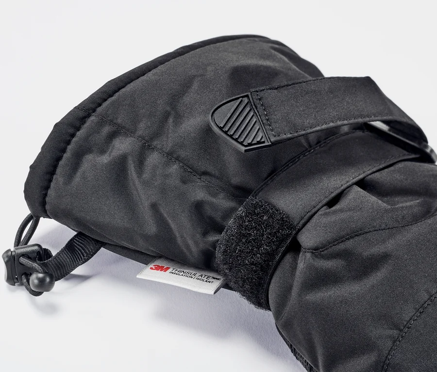 Detailaufnahme eines Skihandschuhs.