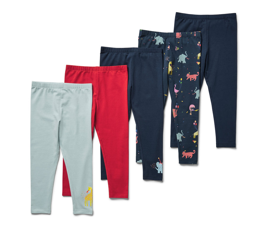 Fünf Kinderleggings in verschiedenen Farben. Eine hellblau, eine rot, zwei dunkelblau und eine dunkelblau mit Tiermuster.