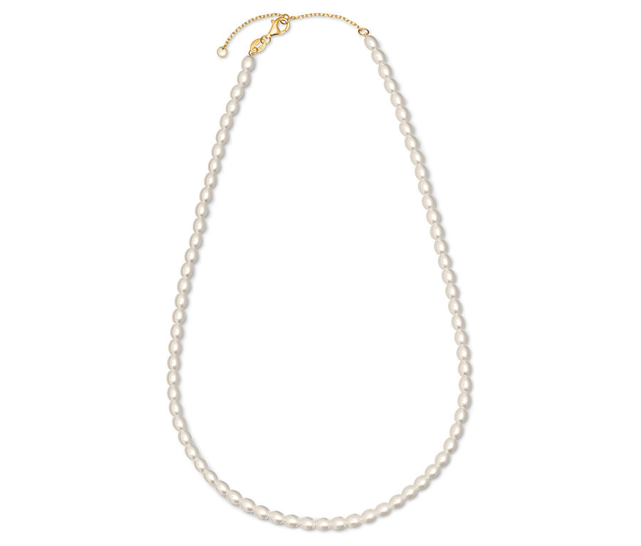Perlenkette mit goldenem Verschluss im Detail.