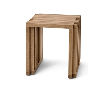 Ausziehhocker aus Holz.