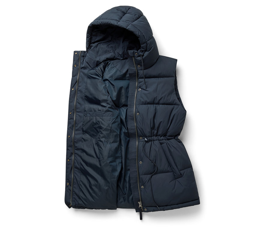 Geöffnete marineblaue Steppweste mit Kapuze und Kordelzug in der Taille.