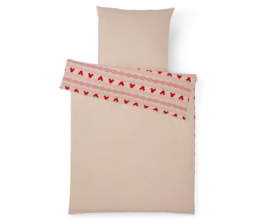Beige Bettwäsche mit rotem Mickey Mouse Muster.