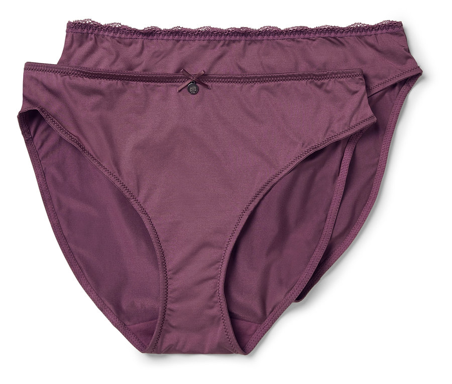 Zwei violette Slips liegen übereinander.