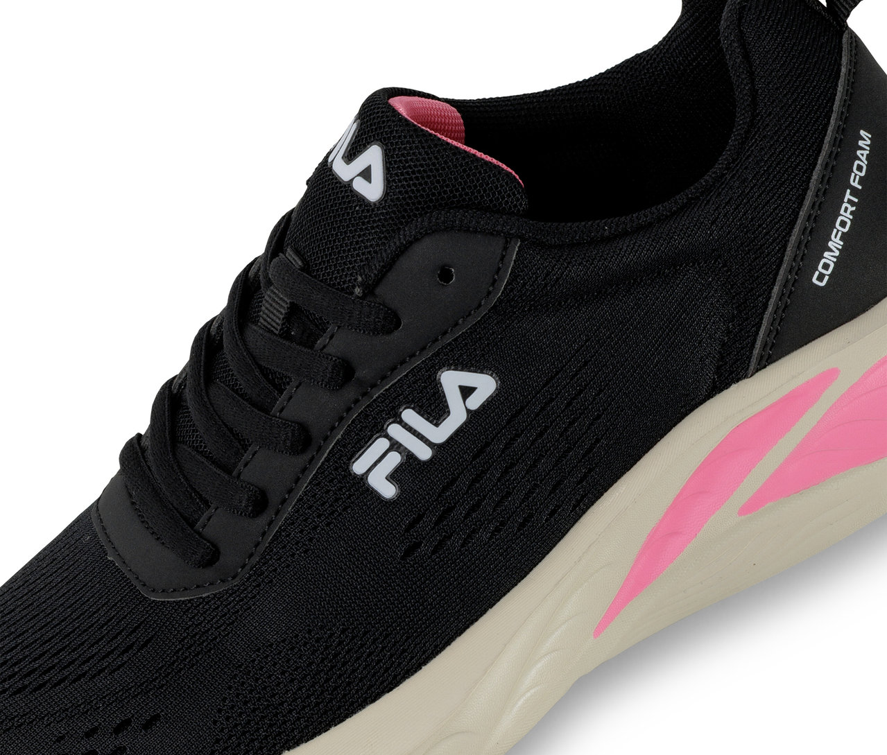 Nahaufnahme eines schwarzen FILA Specctris Damen-Sneakers.