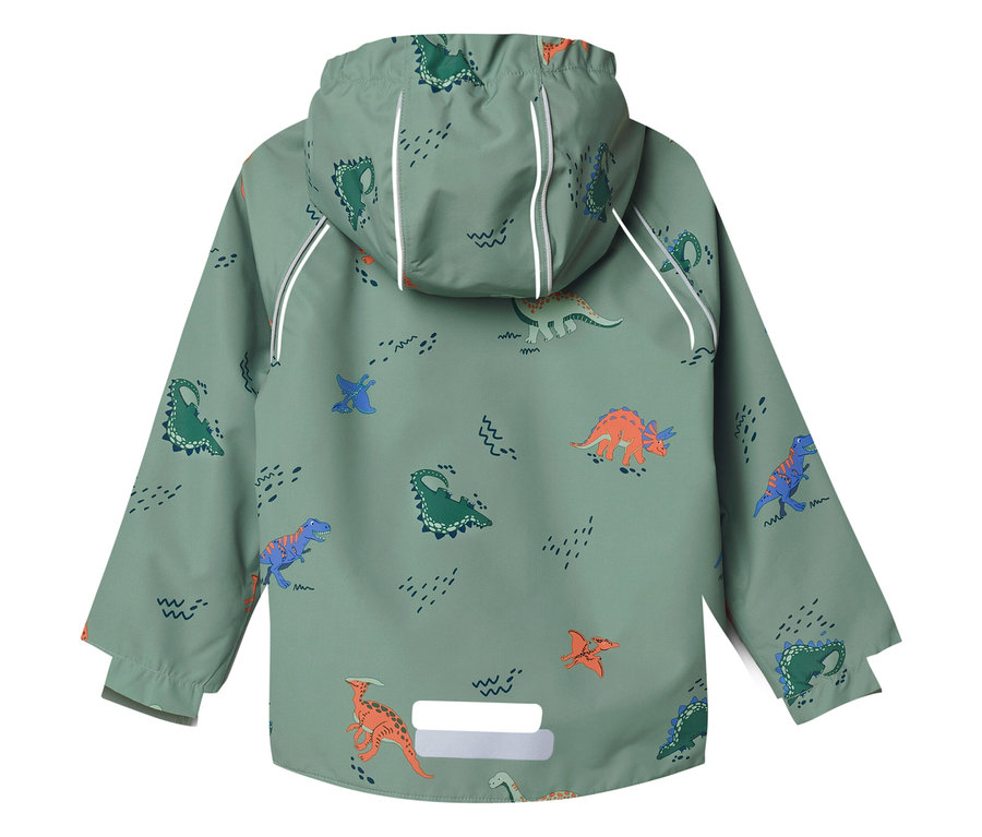 Rückansicht einer hellgrünen Regenjacke mit Kapuze, die mit bunten Dinosauriern und weißen Reflektorstreifen bedruckt ist.