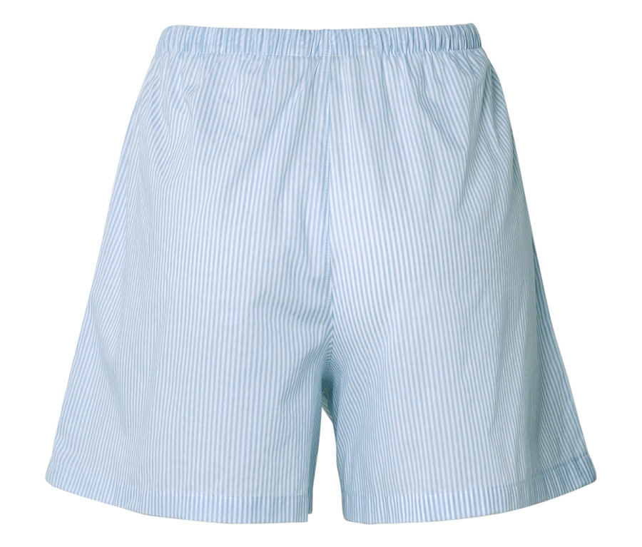 Hellblaue, gestreifte Shorts mit Gummibund.