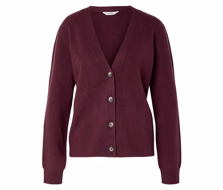 Burgunderrote Strickjacke mit V-Ausschnitt und fünf braunen Knöpfen.