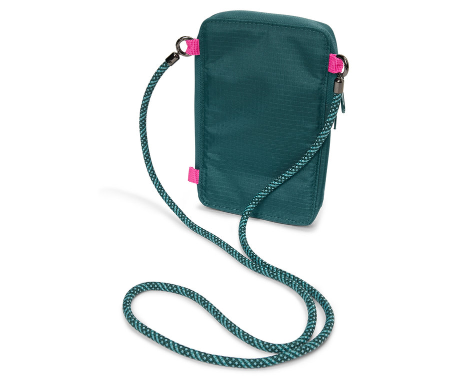 Nahaufnahme einer dunkelgrünen Umhängetasche mit einem blaugrünen Seilriemen und pinkfarbenen Akzenten.