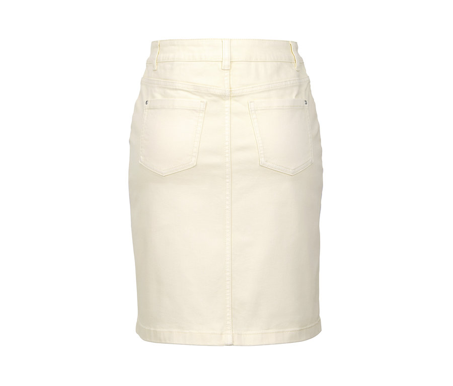 Detailansicht der Rückseite eines cremefarbenen Jeansrocks.