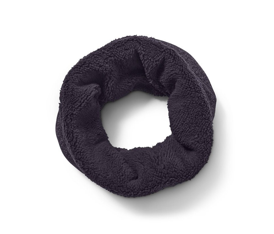 Blauer Strickfleece-Schlauchschal.