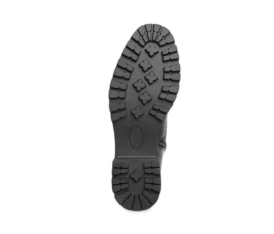 Sohle eines Leder-Boots mit grobem Profil.
