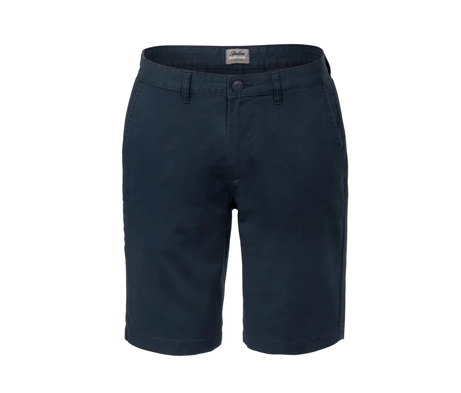 Marineblaue Chino-Shorts auf weißem Hintergrund.