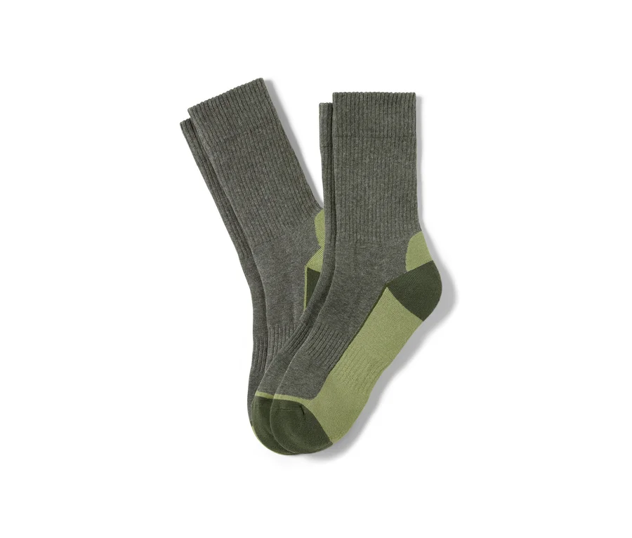 Zwei Paar grüne Outdoor-und-Gartensocken.