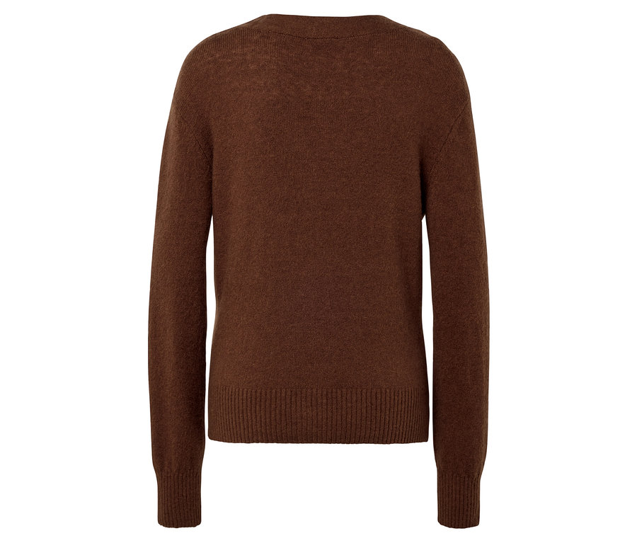 Brauner Strickpullover mit langen Ärmeln und Rundhalsausschnitt.