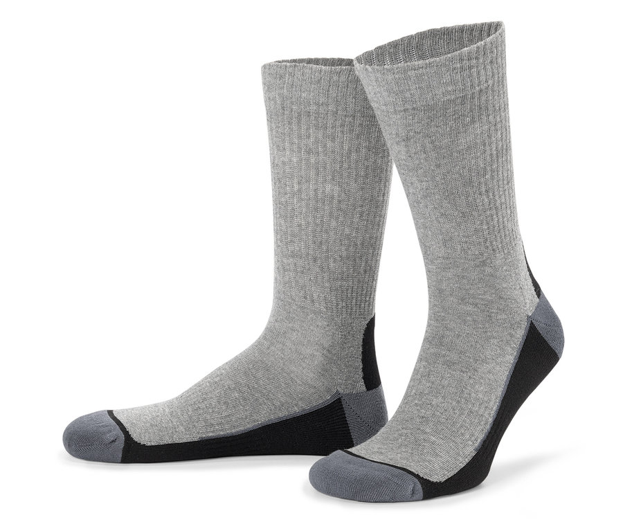 Zwei graue Socken mit schwarzen Details an Ferse und Spitze.