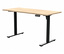 Elektrischer Schreibtisch »Emmik L138« in Weißeiche mit schwarzem Gestell.
