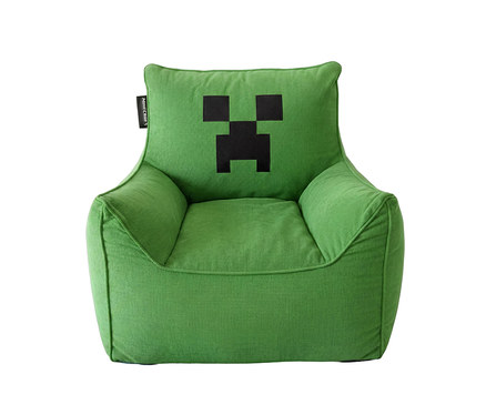 Grüner Sitzsack-Sessel mit schwarzem, pixeligem Creeper-Gesicht von Minecraft auf der Rückenlehne und Minecraft-Etikett.