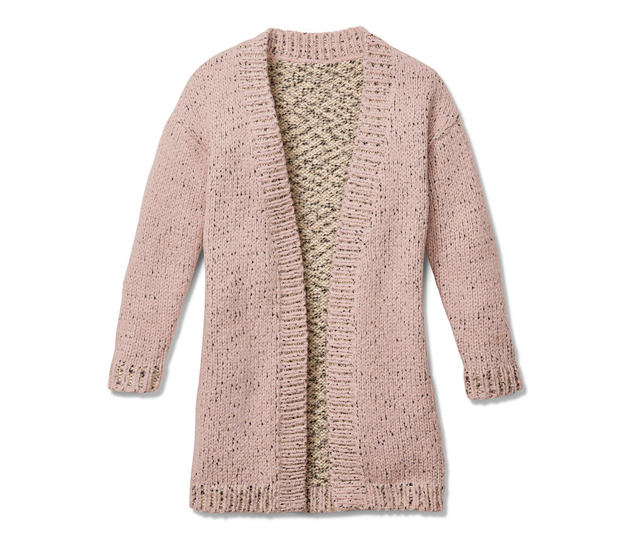Rosa Grobstrickjacke.
