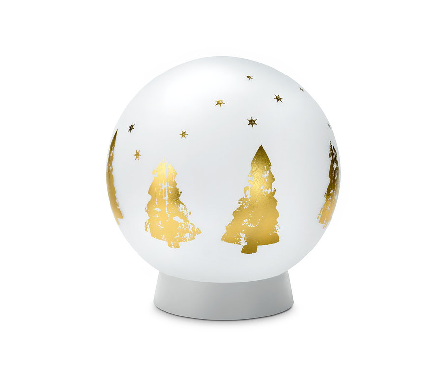 Eine Solar-Glaskugel-Leuchte mit goldenen Weihnachtsbäumen und Sternen.