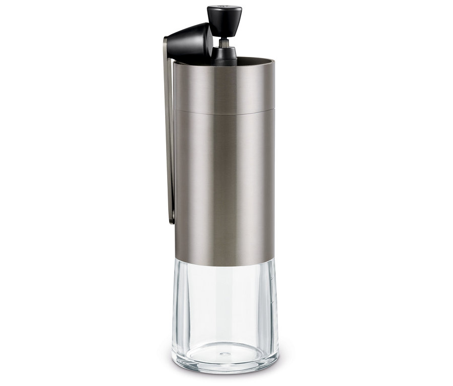 Eine silberne, manuelle Kaffeemühle.