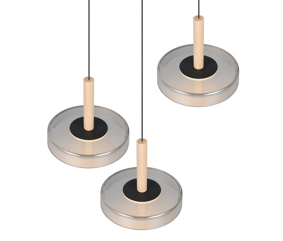 Drei silberne LED-Leuchten »Celeste« hängen vor einem weißen Hintergrund.