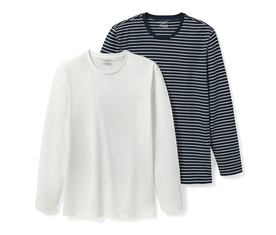 Zwei Langarmshirts, eines in Weiß und eines blau-weiß gestreift.