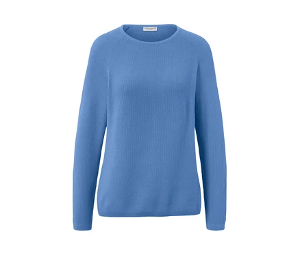 Blauer Strickpullover.