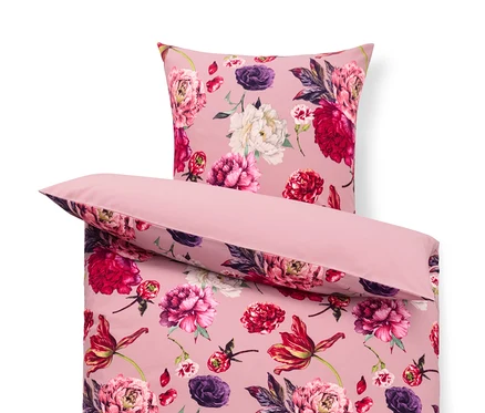Nahaufnahme von rosa Biber-Bettwäsche mit Blumenmuster.