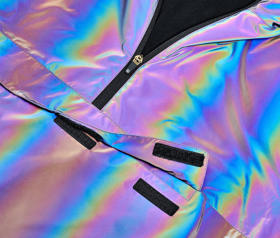 Detailansicht eines Windbreaker Rainbow Reflective mit schwarzem Reißverschluss und Klettverschlüssen.