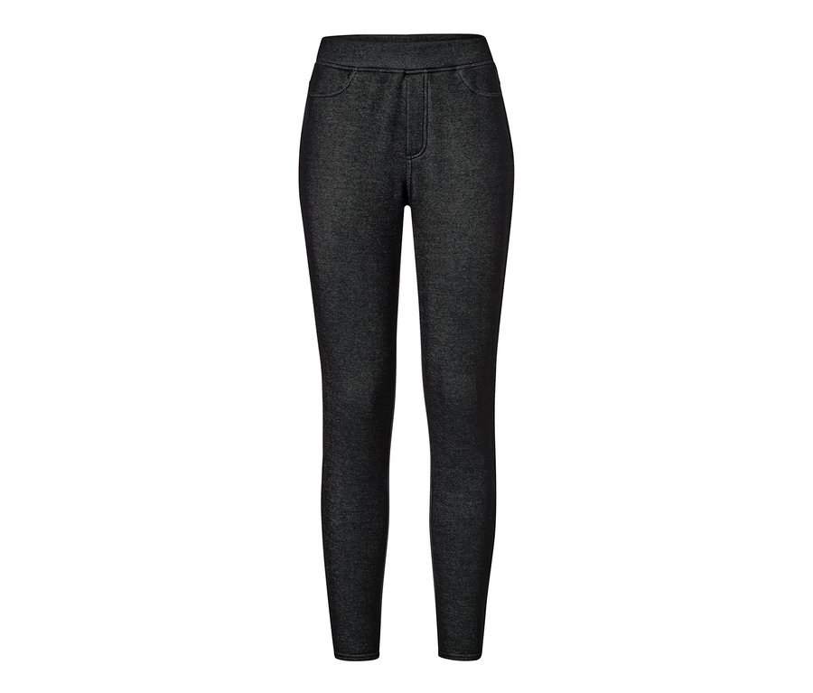 Eine schwarze, gefütterte Leggings in Jeansoptik auf weißem Hintergrund.