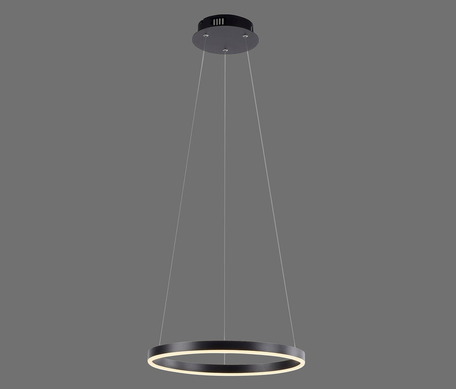 JUST LIGHT LED-Pendelleuchte »Ritus« mit ringförmigem Licht hängt an drei transparenten Kabeln.