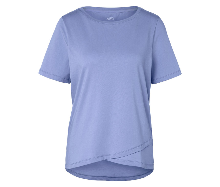 Ein hellblaues Kurzarm-T-Shirt mit überlappendem Saum.
