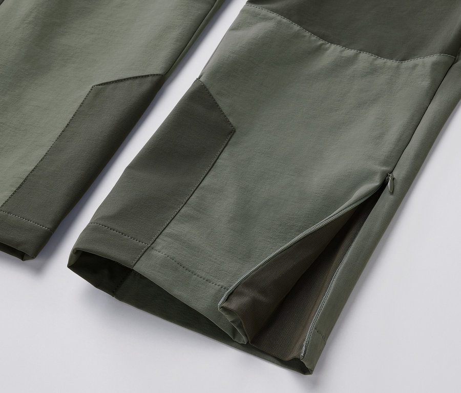 Detailaufnahme einer Outdoorhose.