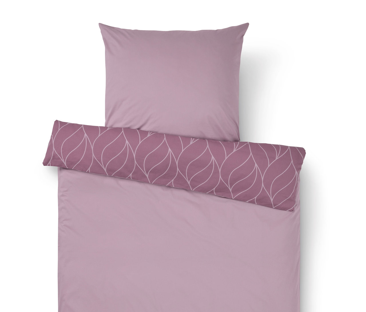Lila Bettwäsche mit Kissen und Streifen mit weißen Blättern.