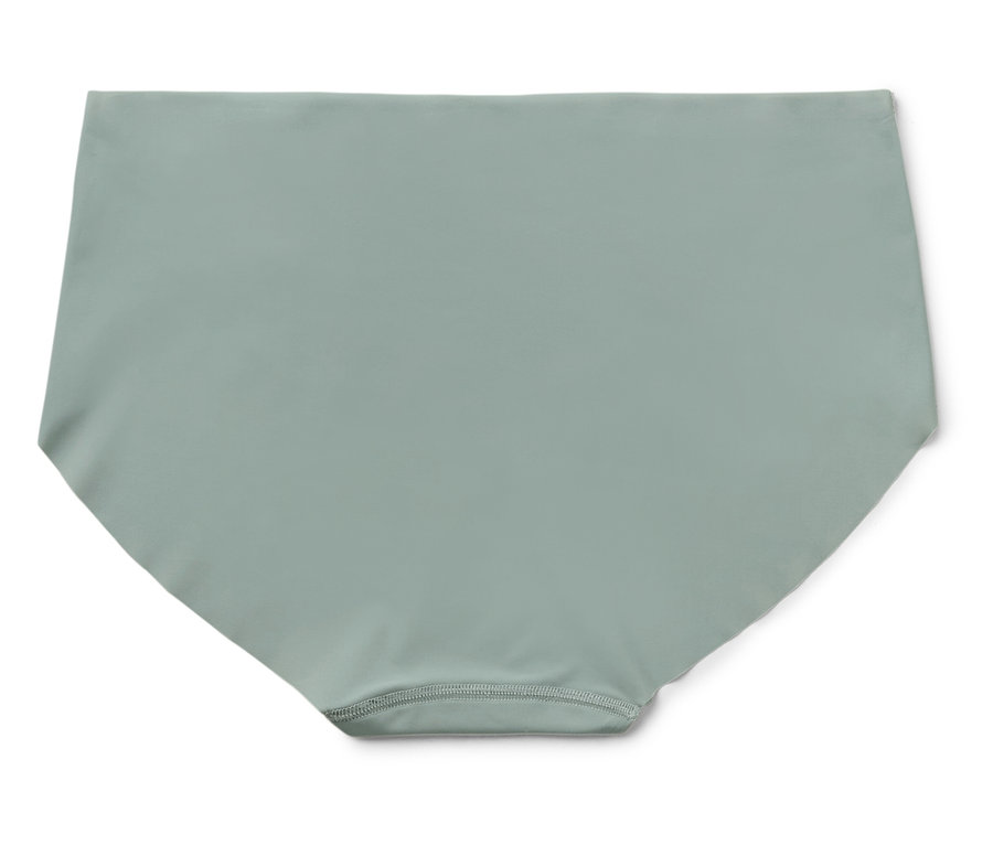 Hellblaue, hochtaillierte Unterhose liegt auf einem weißen Hintergrund.