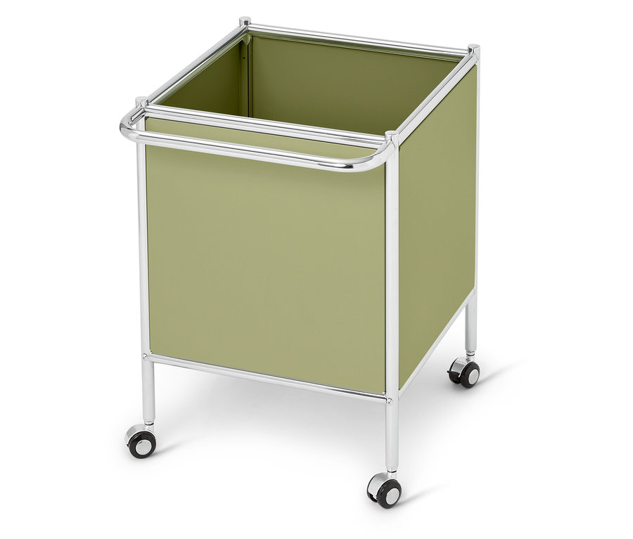 Ein quadratischer, hellgrüner Rollwagen mit silbernen Metallakzenten und vier Rädern steht auf einer weißen Oberfläche.
