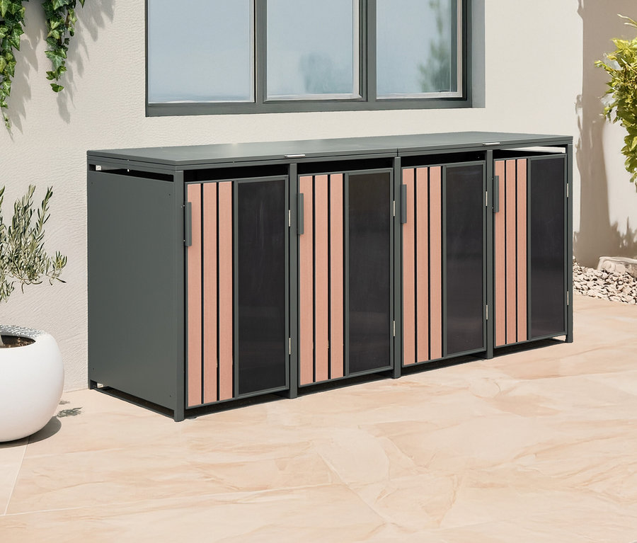 Draussen: Auf einer beigen Terrasse steht eine graue Aufbewahrungsbox mit Holzlamellen.