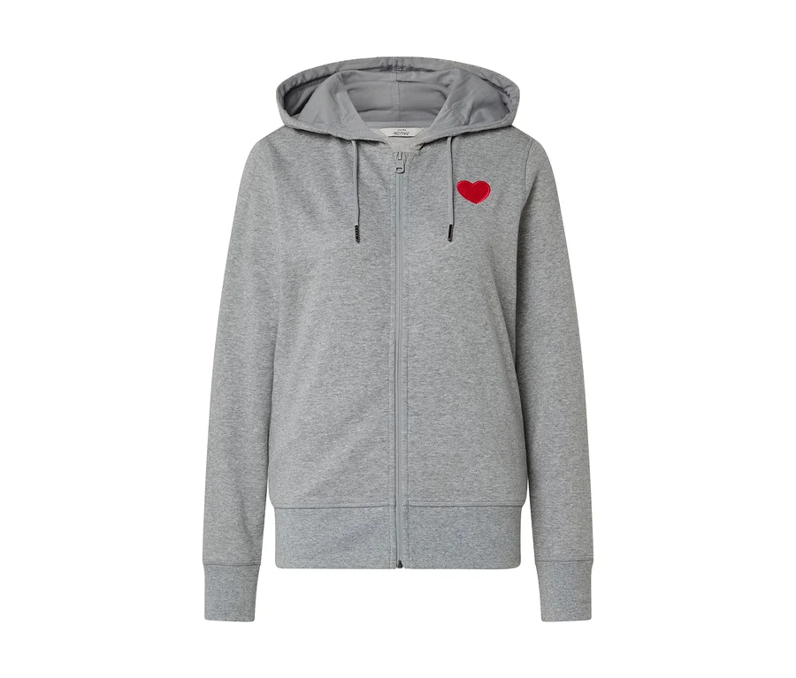 Graue Kapuzenjacke mit Reißverschluss und rotem Herz auf der Brust.