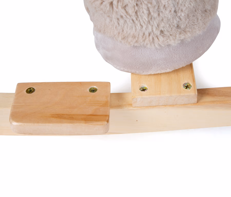 Detailaufnahme der hölzernen Kufen und der Befestigung des small foot Schaukeltier Esel mit Sitz.