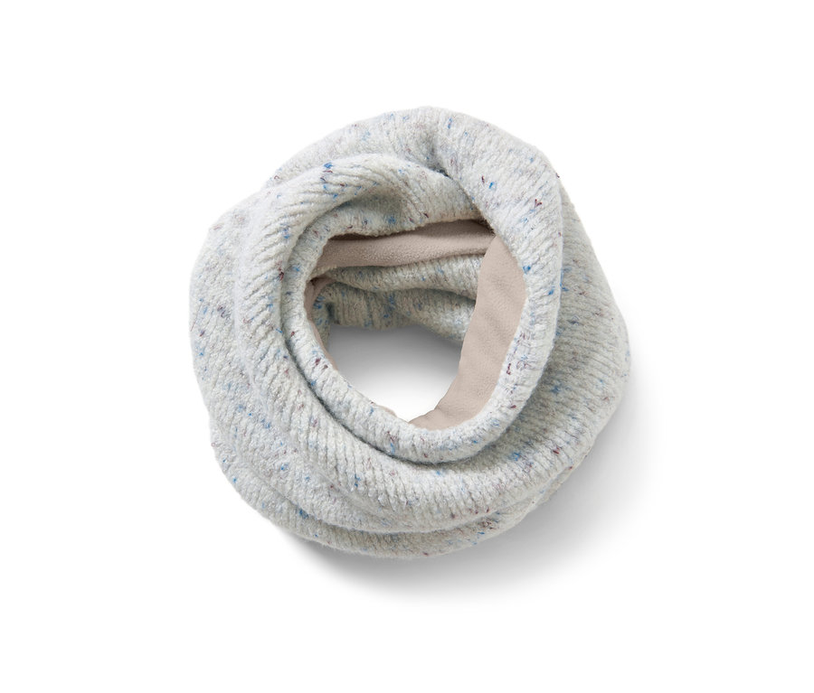 Ein Strick-Schlauchschal mit Fleece-Futter.