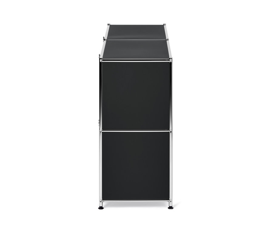 Schwarzes Sideboard »CN3« mit vier Klappen.