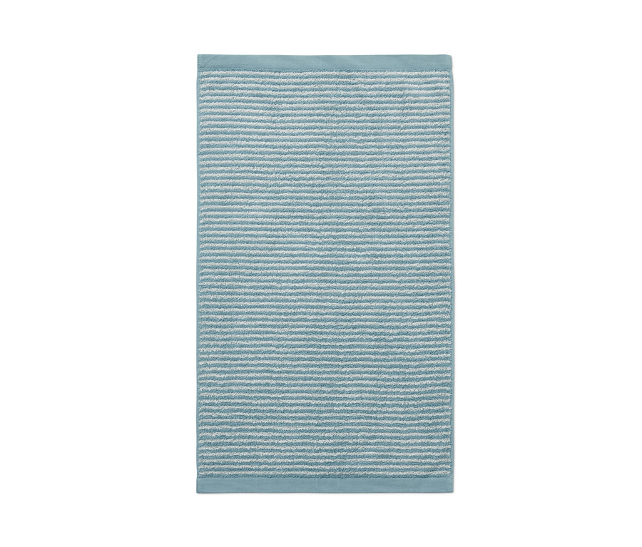 Ein hellblaues Handtuch mit horizontalen Streifen.
