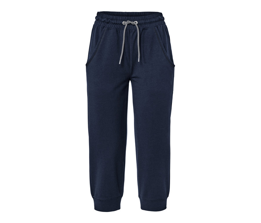 Eine marineblaue 3/4-Sporthose.