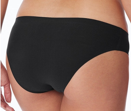 Rückenansicht einer Person, die einen schwarzen SCHIESSER invisible Rio-Slip mit Baumwolle trägt.