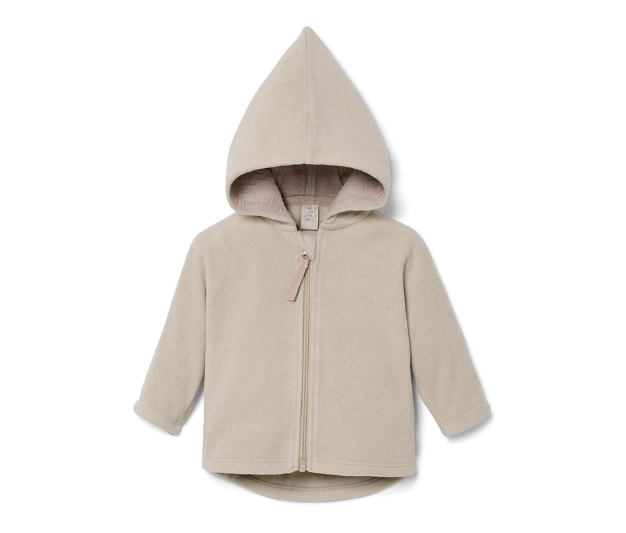 Eine beige Baby-Fleecejacke mit Reißverschluss und Kapuze.