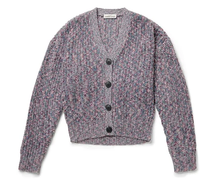 Nahaufnahme einer Strickjacke mit Knöpfen.