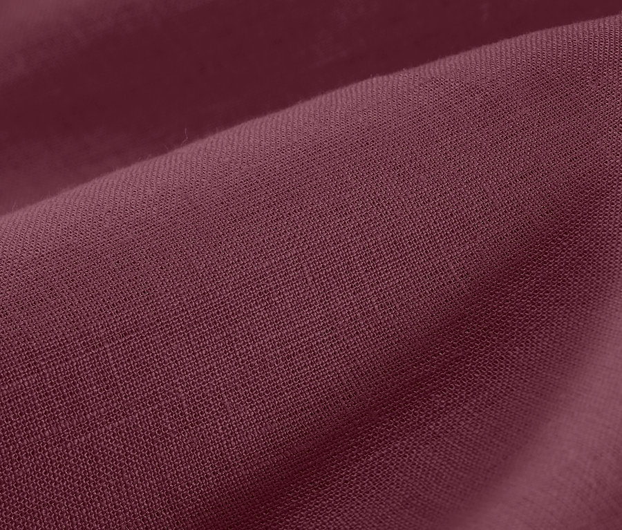 Nahaufnahme von beerenfarbener Leinen-Bettwäsche in Normalgröße.