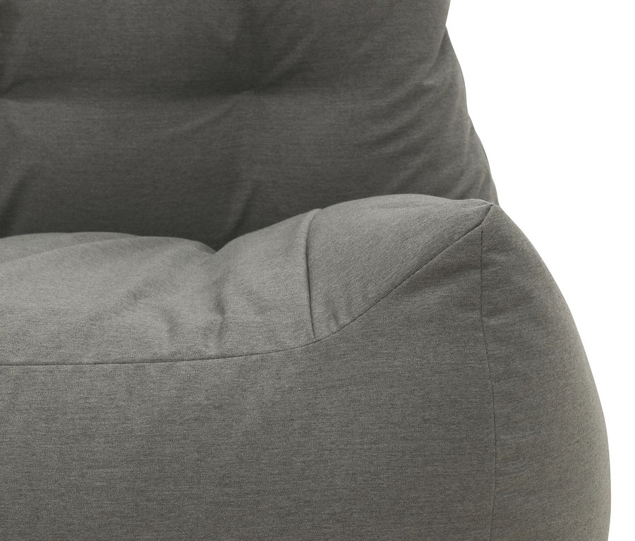 Detailansicht des DOMO Collection Loungesessels mit Sunbrella®-Stoff, Flanelle.