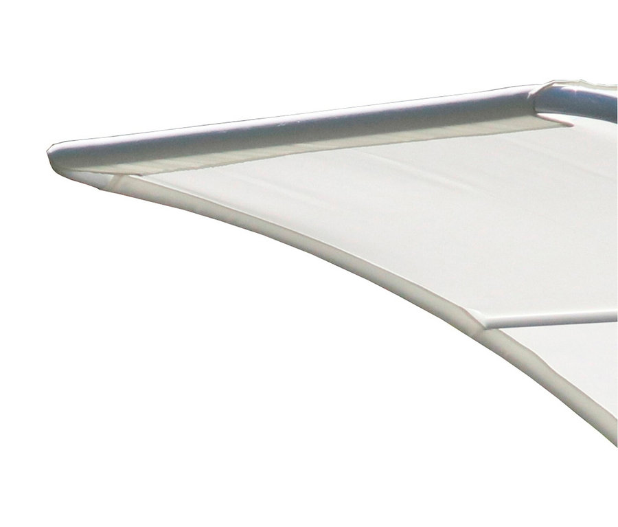 Nahaufnahme eines weißen Sonnensegels mit silberfarbenem Rahmen.