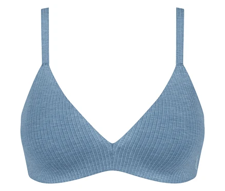 Ein hellblauer gerippter Bralette mit weichen Cups und dünnen Trägern.